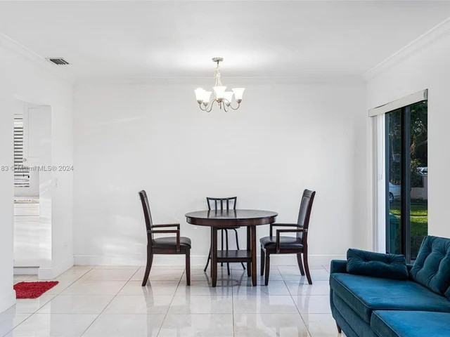 5170 SW 7th St, Miami FL 33134