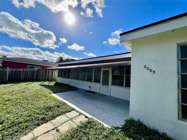 2005 N Park Rd, Hollywood FL 33021