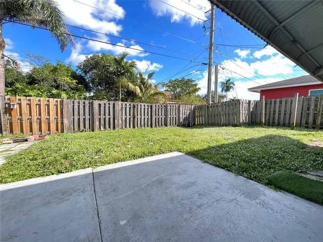 2005 N Park Rd, Hollywood FL 33021