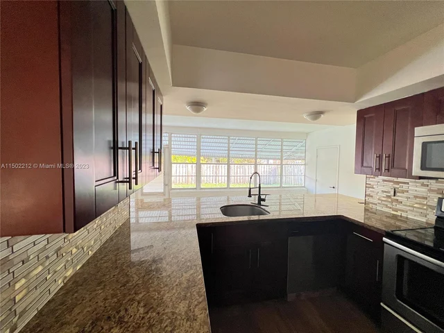 2005 N Park Rd, Hollywood FL 33021