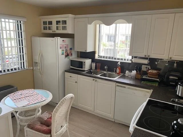 286 Racquet Club Rd # 201, Weston FL 33326