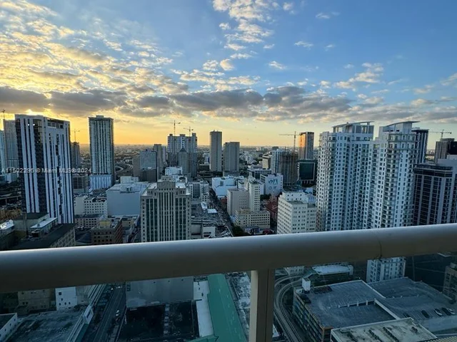 50 BISCAYNE Blvd # 3807, Miami FL 33132