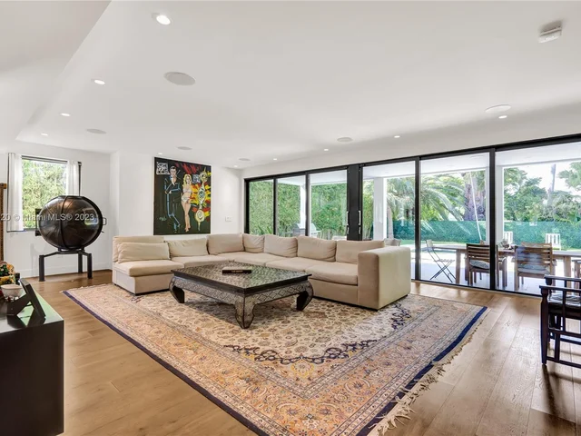 2802 Prairie Ave, Miami Beach FL 33140