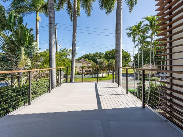 2802 Prairie Ave, Miami Beach FL 33140