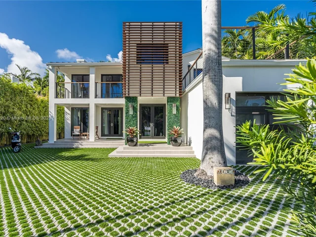 2802 Prairie Ave, Miami Beach FL 33140