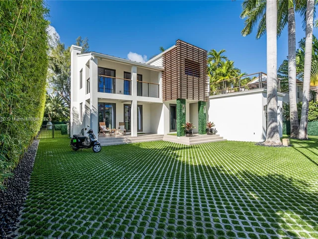 2802 Prairie Ave, Miami Beach FL 33140