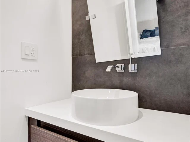 2802 Prairie Ave, Miami Beach FL 33140