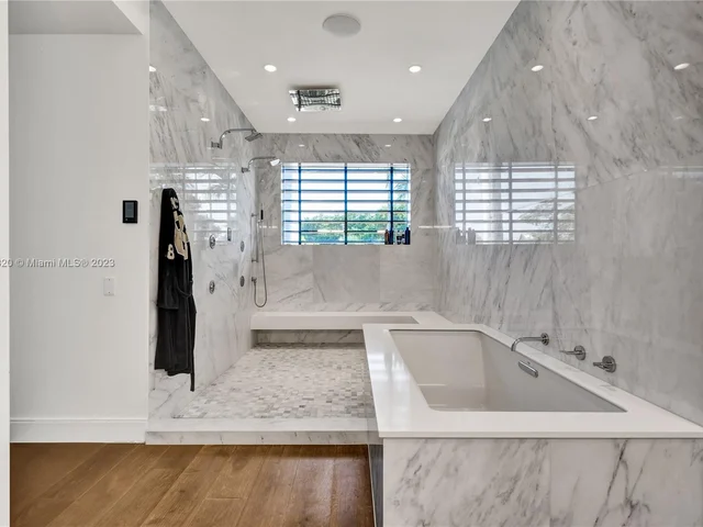 2802 Prairie Ave, Miami Beach FL 33140