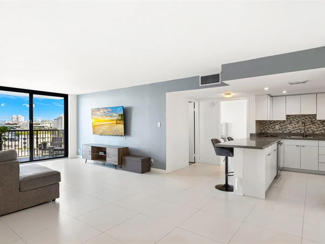 1800 Collins Ave # 12B, Miami Beach FL 33139