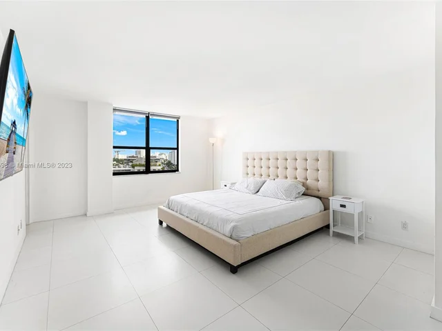 1800 Collins Ave # 12B, Miami Beach FL 33139