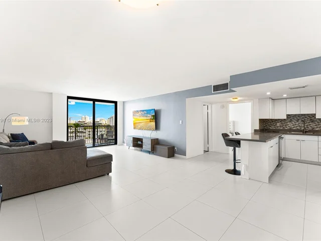 1800 Collins Ave # 12B, Miami Beach FL 33139