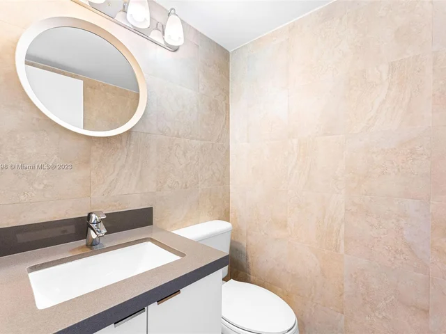 1800 Collins Ave # 12B, Miami Beach FL 33139