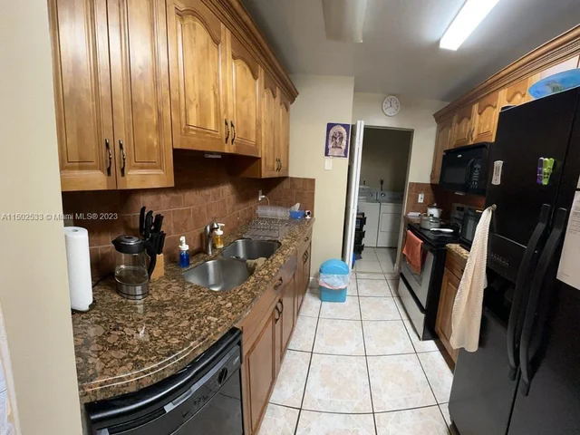 2916 NW 55th Ave # 2D, Lauderhill FL 33313