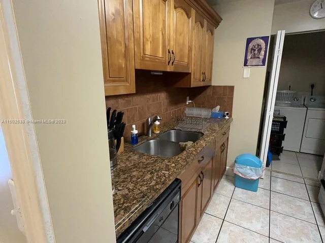 2916 NW 55th Ave # 2D, Lauderhill FL 33313