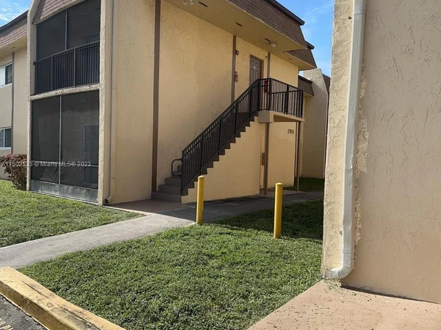 2916 NW 55th Ave # 2D, Lauderhill FL 33313