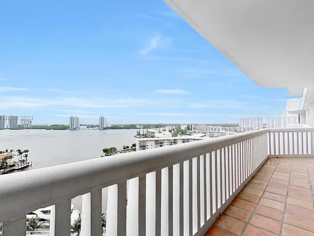 1000 W Island Blvd # 1202, Aventura FL 33160