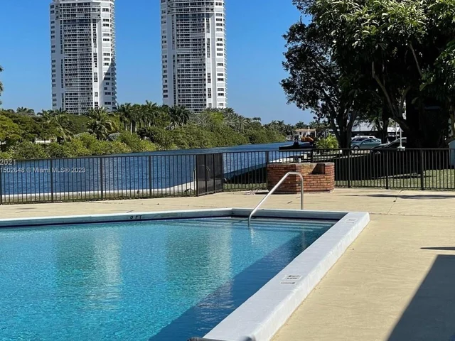 3401 N Country Club Dr # 117, Aventura FL 33180
