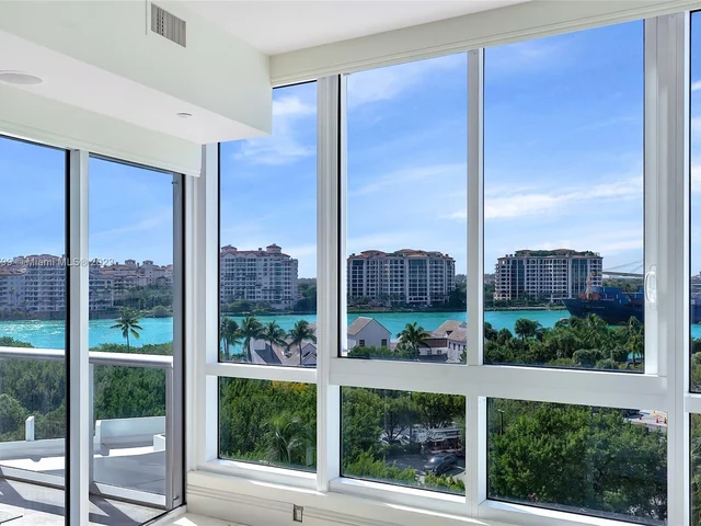 100 S Pointe Dr # 702, Miami Beach FL 33139