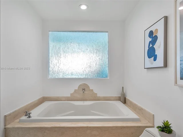 100 S Pointe Dr # 702, Miami Beach FL 33139