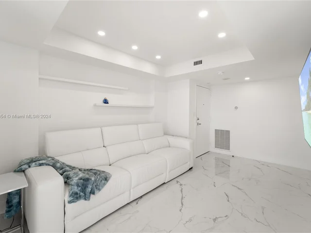 2801 NE 183rd St # 2116W, Aventura FL 33160