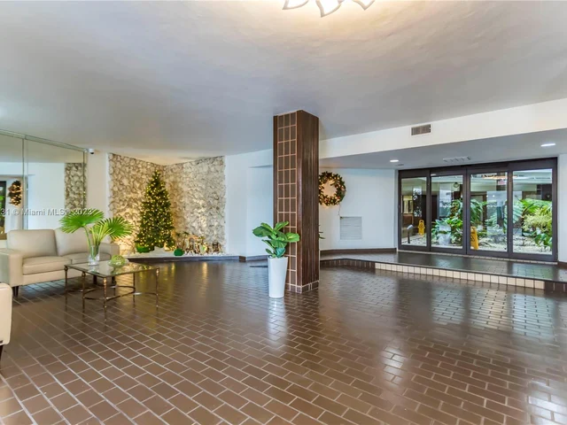 13951 Kendale Lakes Cir # 707A, Miami FL 33183