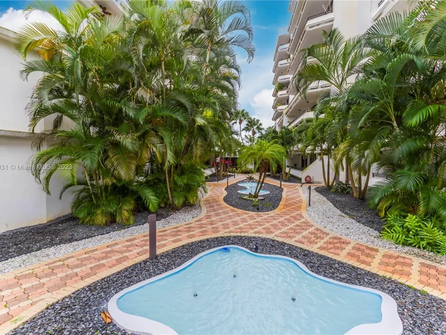 13951 Kendale Lakes Cir # 707A, Miami FL 33183