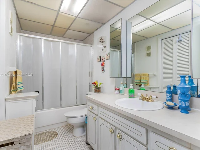 13951 Kendale Lakes Cir # 707A, Miami FL 33183