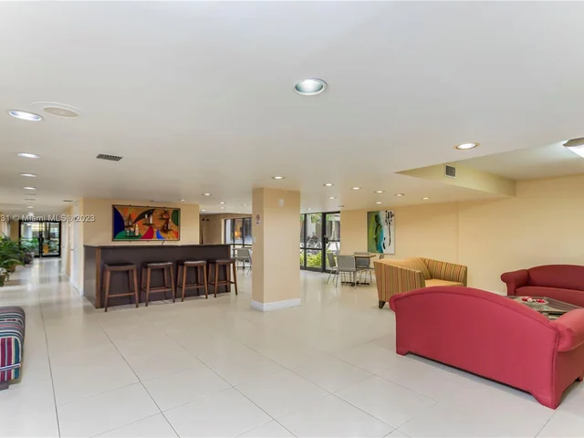 13951 Kendale Lakes Cir # 707A, Miami FL 33183