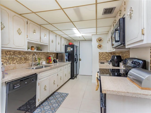 13951 Kendale Lakes Cir # 707A, Miami FL 33183