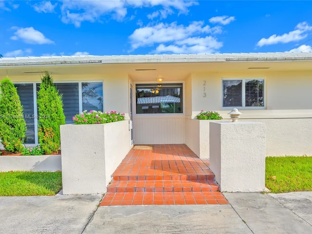 213 N 15th Ave, Hollywood FL 33020