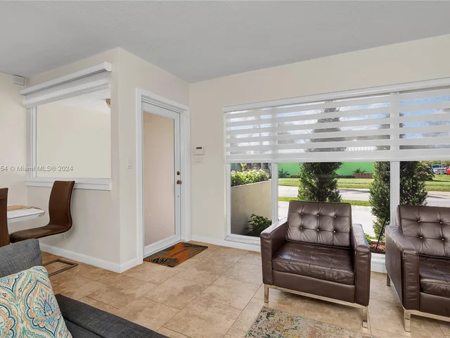 213 N 15th Ave, Hollywood FL 33020