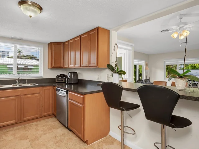 213 N 15th Ave, Hollywood FL 33020