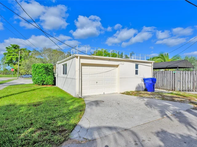 213 N 15th Ave, Hollywood FL 33020