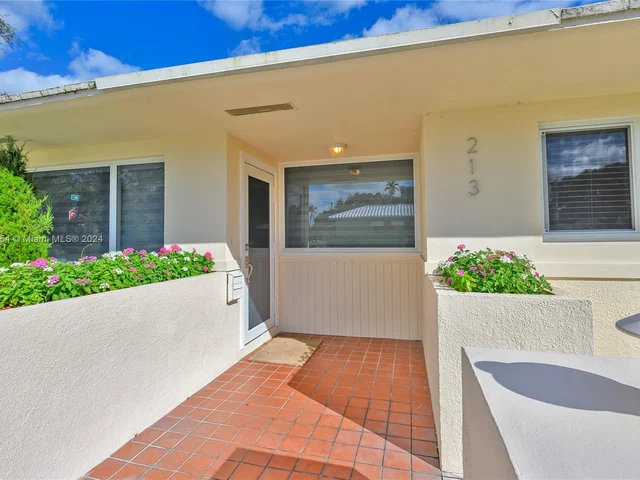 213 N 15th Ave, Hollywood FL 33020