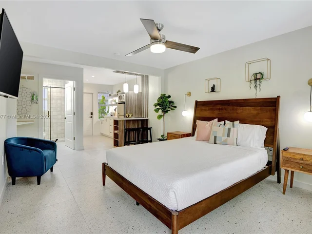 351 NE 7th Ave # 3, Delray Beach FL 33483