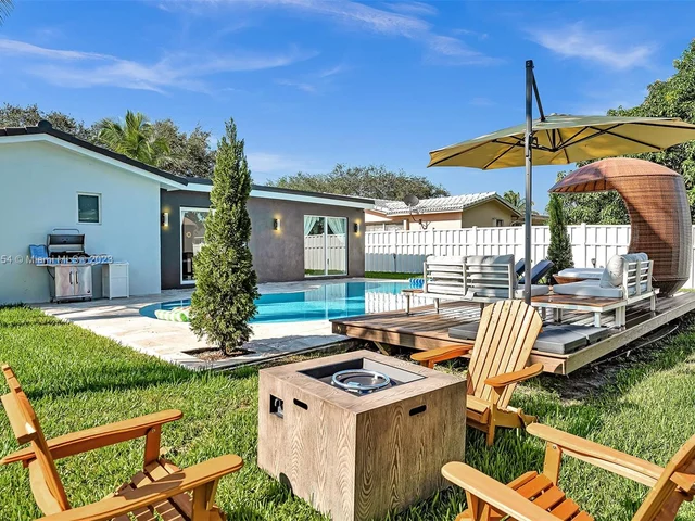 5005 Johnson St, Hollywood FL 33021