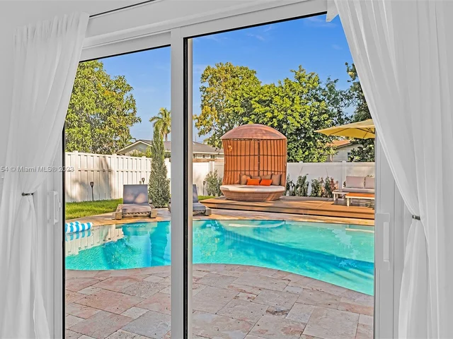 5005 Johnson St, Hollywood FL 33021