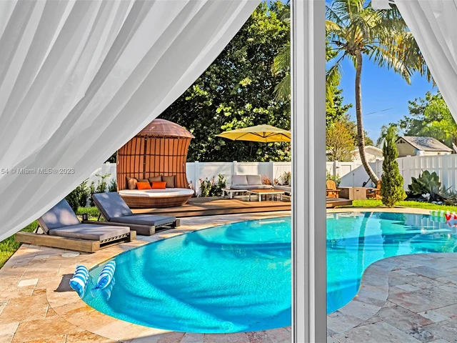 5005 Johnson St, Hollywood FL 33021