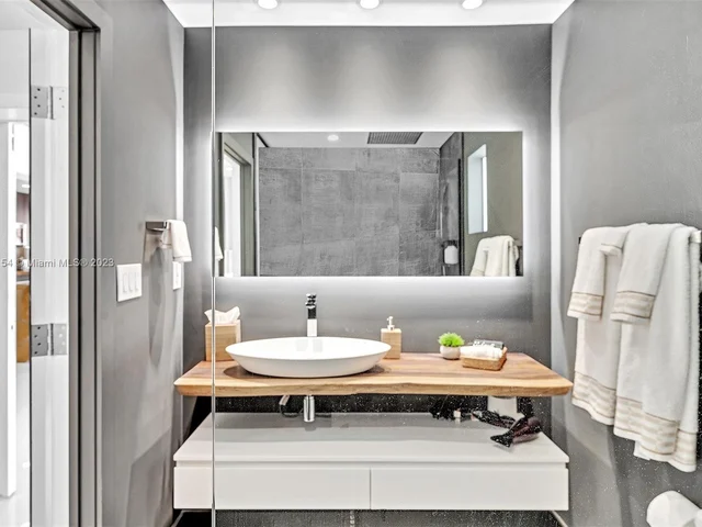 5005 Johnson St, Hollywood FL 33021