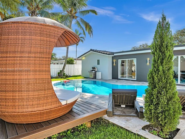 5005 Johnson St, Hollywood FL 33021