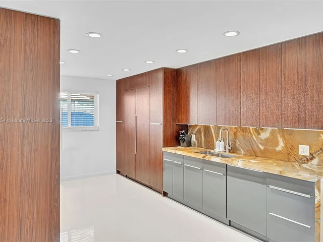 5005 Johnson St, Hollywood FL 33021