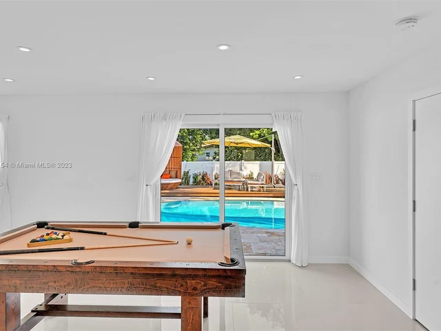 5005 Johnson St, Hollywood FL 33021