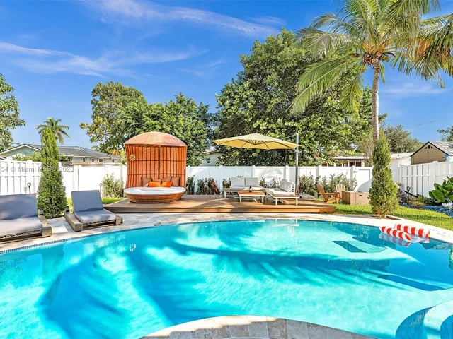 5005 Johnson St, Hollywood FL 33021