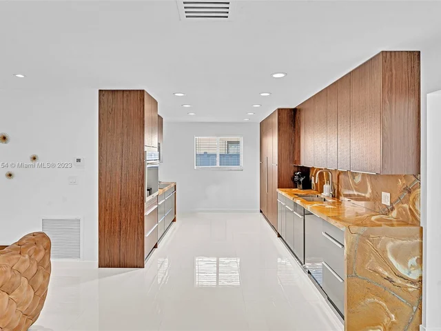 5005 Johnson St, Hollywood FL 33021