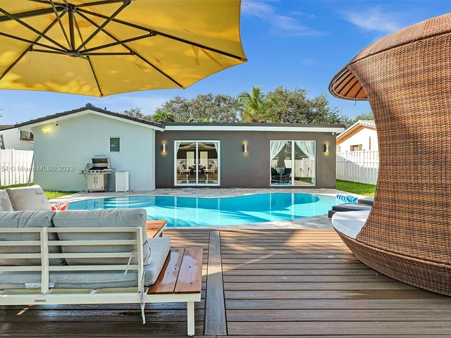 5005 Johnson St, Hollywood FL 33021