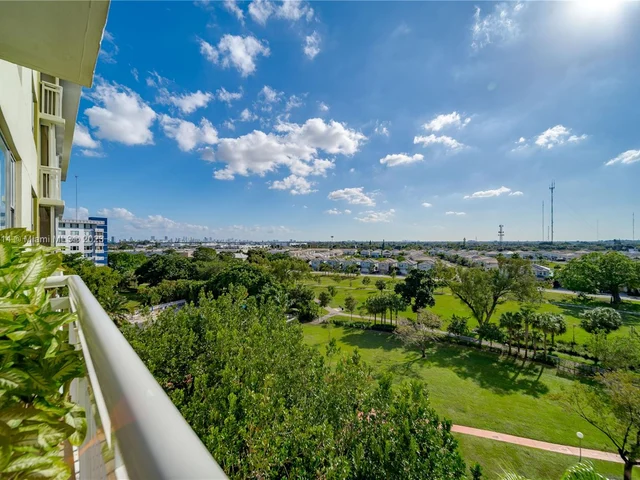 4400 Hillcrest Dr # 807A, Hollywood FL 33021