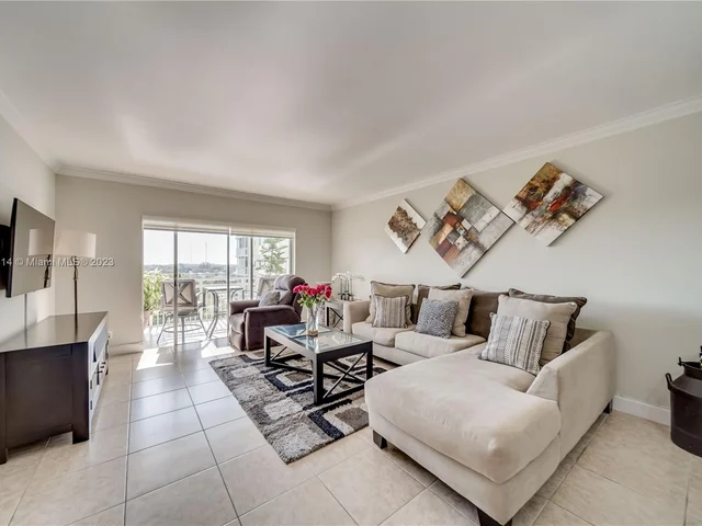 4400 Hillcrest Dr # 807A, Hollywood FL 33021