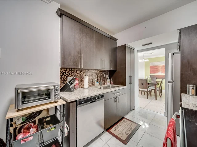 4400 Hillcrest Dr # 807A, Hollywood FL 33021