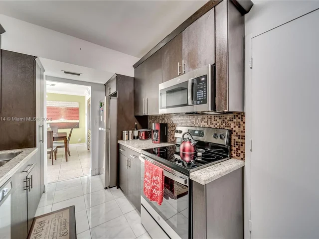 4400 Hillcrest Dr # 807A, Hollywood FL 33021