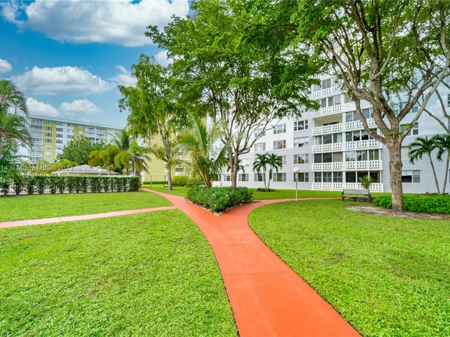 4400 Hillcrest Dr # 807A, Hollywood FL 33021
